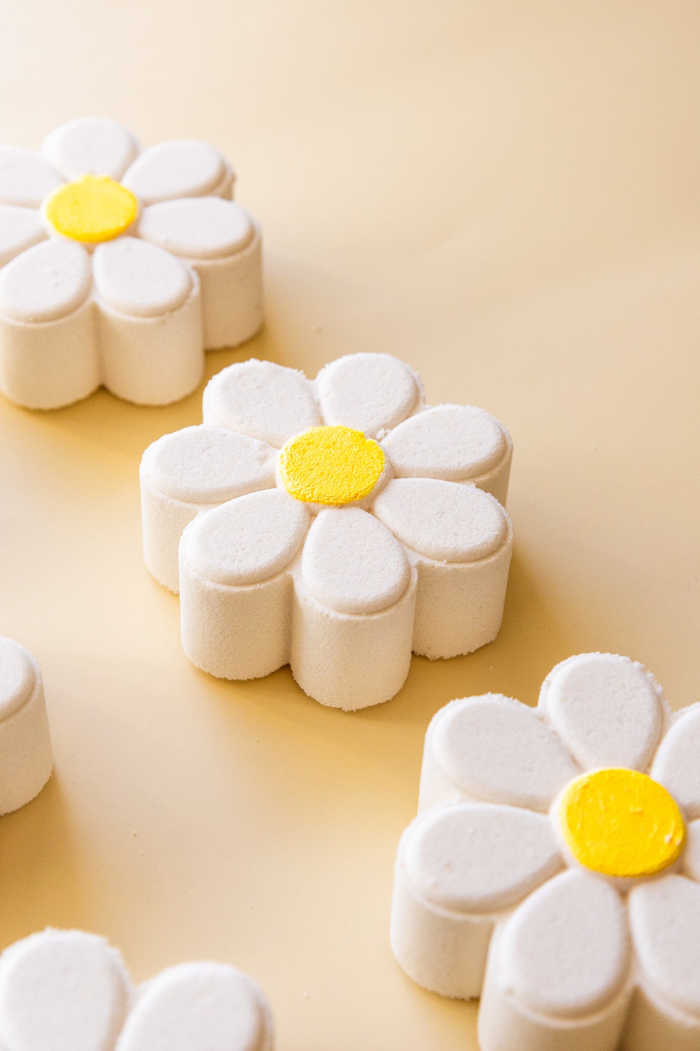 Ms. Daisy Bath Bomb 🌼