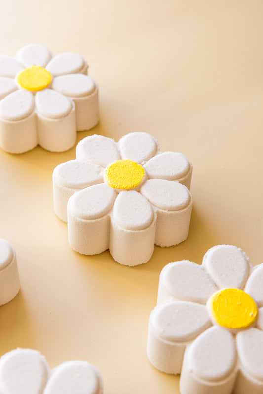 Ms. Daisy Bath Bomb 🌼